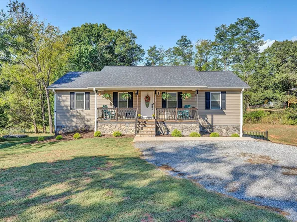2358 Twin Lake Dr, Bedford, VA 24523