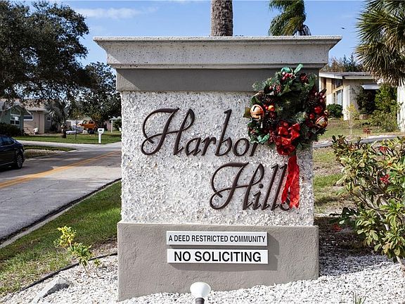 3rd image of 3872 Harbor Hills Dr