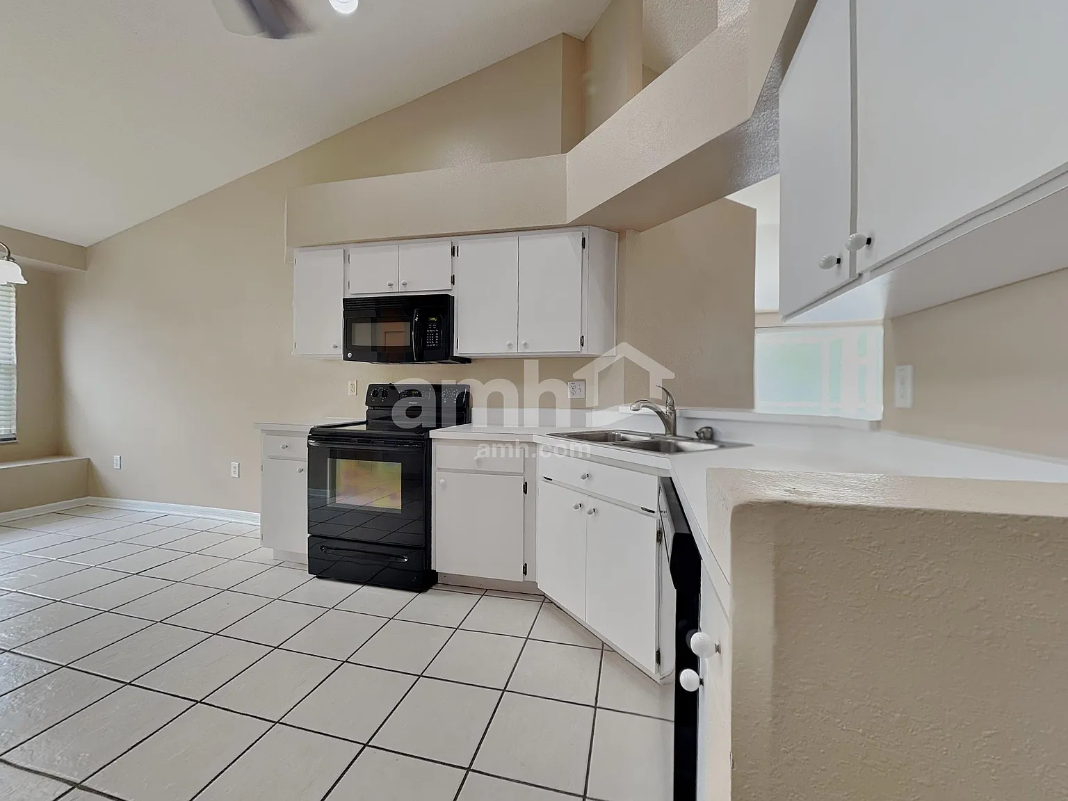 3 bed, 2.0 bath, 1830 sqft, $2,350 — Photo 4