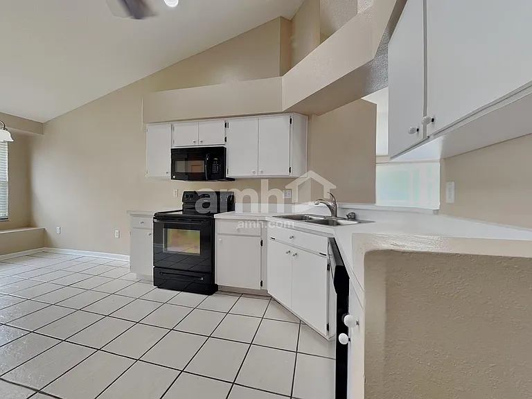 25008 Hyde Park Blvd — Photo 4