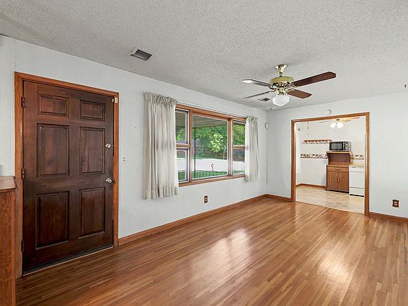2nd image of 1156 N Lakeview Dr