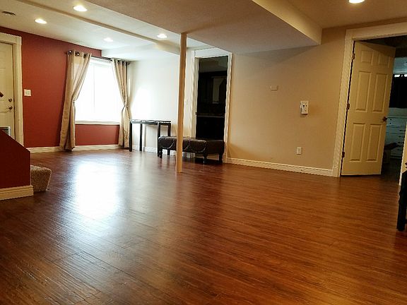 3rd image of 3863 Hill Ave