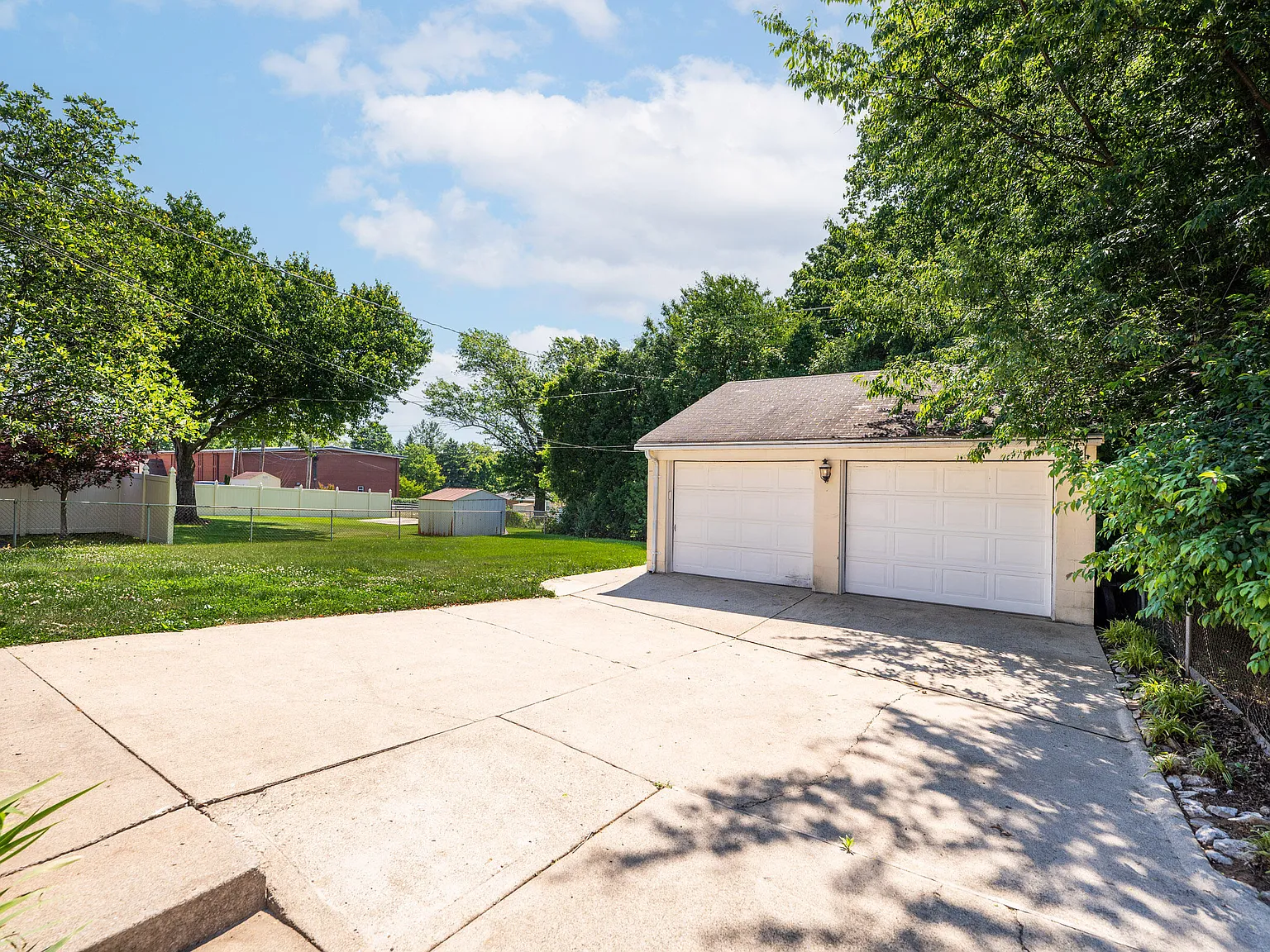 3 bed, 1.5 bath, 1335 sqft, $2,200 — Photo 3