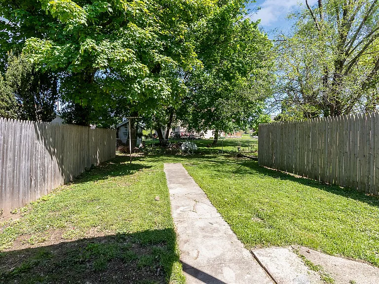 517 N Pitt St — Photo 21