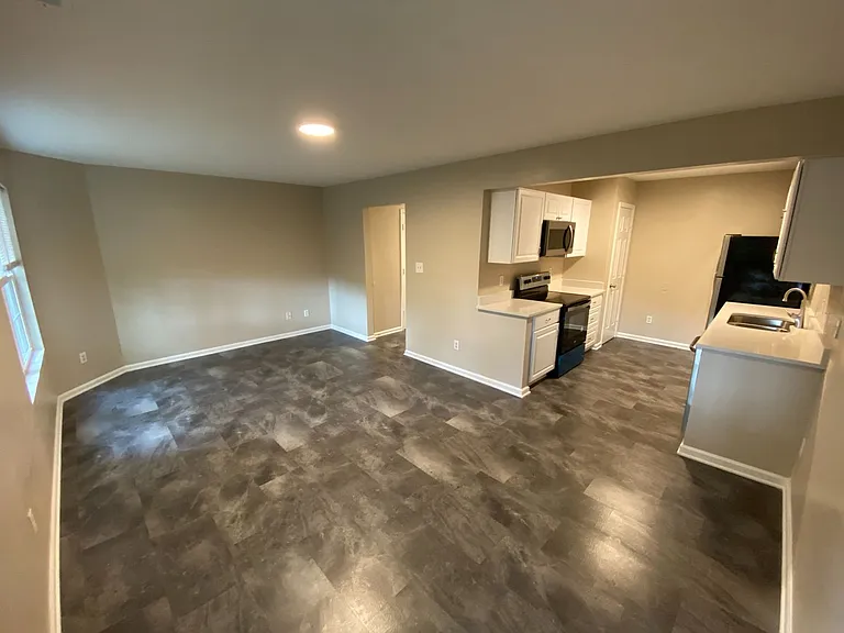 909 Bragg St #102 — Photo 5