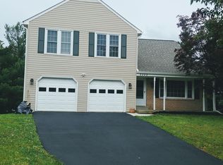 2222 Cedar Mill Ct, Vienna, VA 22182