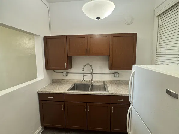 506 1/2 E 4th St, Duluth, MN