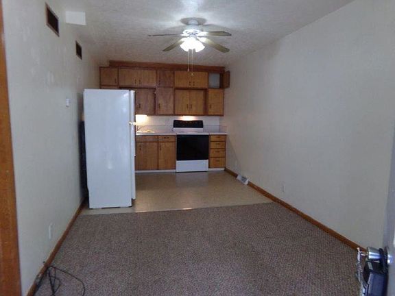 2nd image of 207 W 1st St