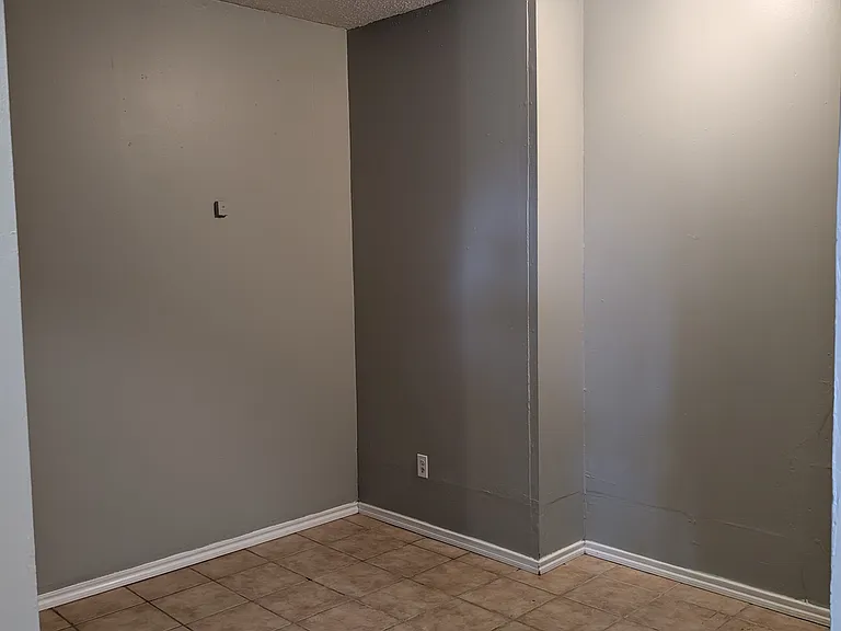941 N Bradley Ave — Photo 15