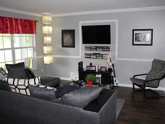 4th image of 842 Belhaven Dr