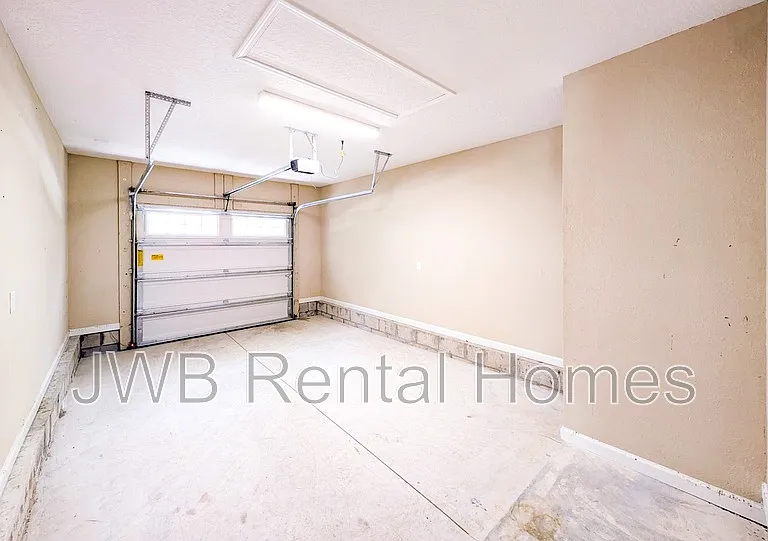 8727 Osteen St — Photo 11