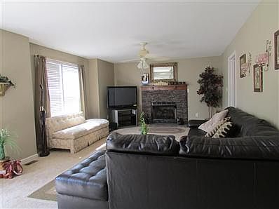 3rd image of 18 Glen Martin Ln