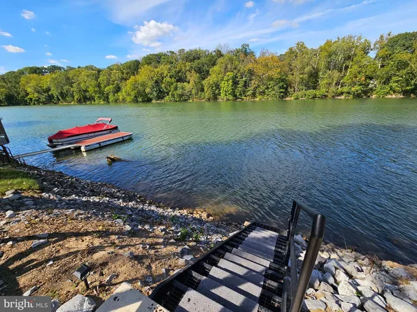 56 Boo Blvd, Falling Waters, WV 25419