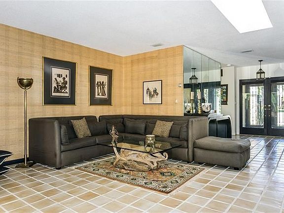 5th image of 601 Four Bays Dr