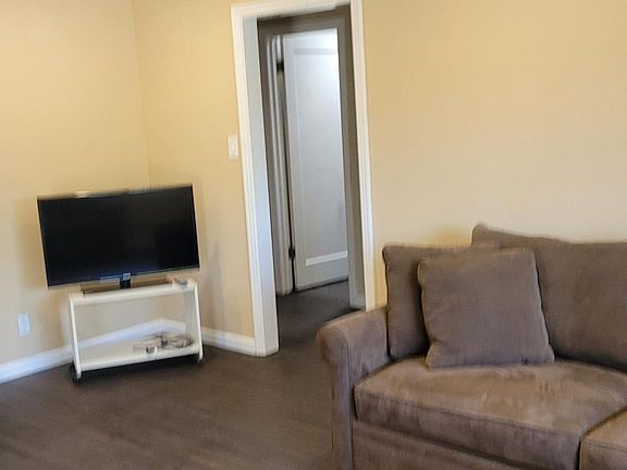 4th image of 481 Roosevelt St