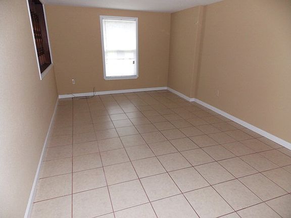 5th image of 1109 Leone Ave