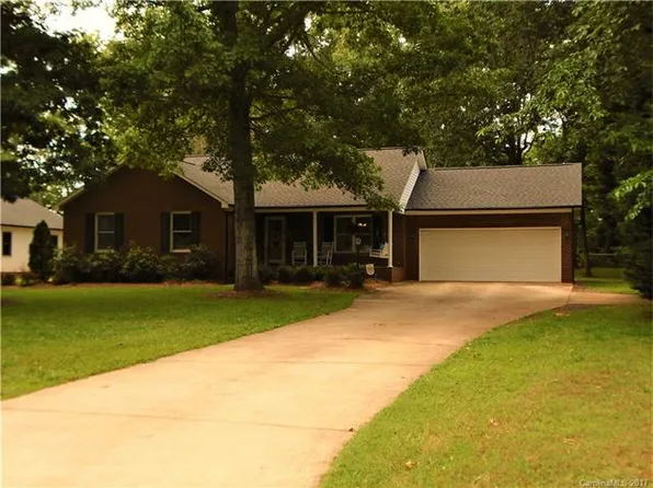 2502 Goldrush Dr, Lincolnton, NC 28092