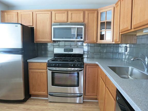 4th image of 120 Pocasset Ct #120