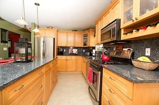 4th image of 31 Frances Dr