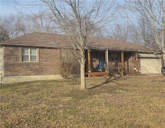 104 E 8th St, Adrian, MO 64720