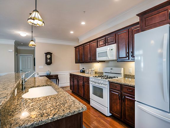 3rd image of 97 Stonebridge Dr