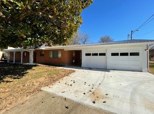 916 N 3rd St, Ozark, AR 72949