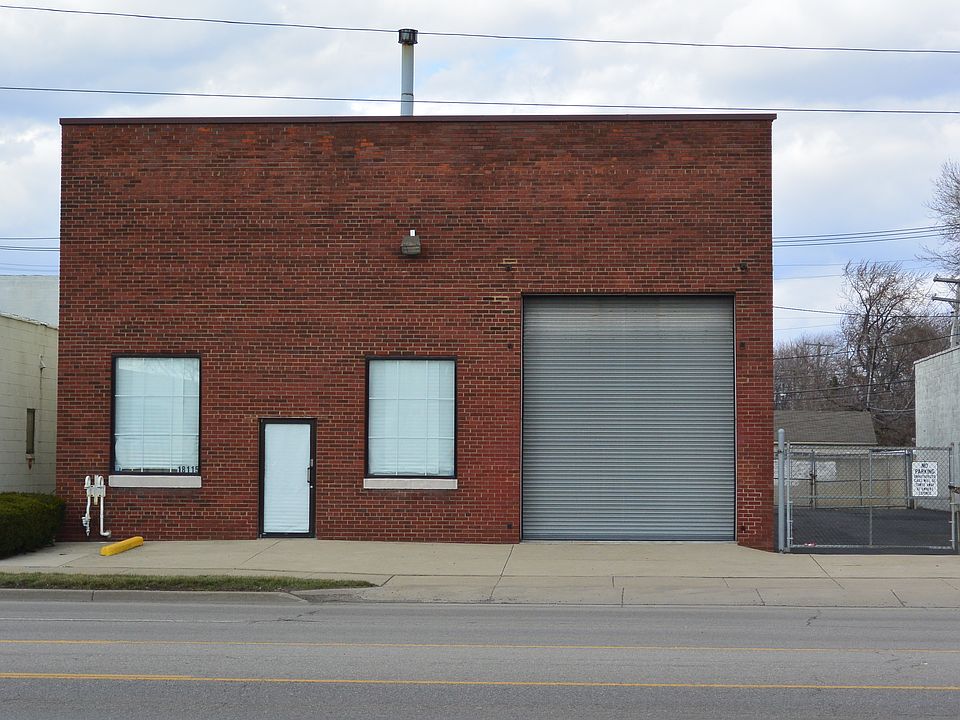 Huge overhead door