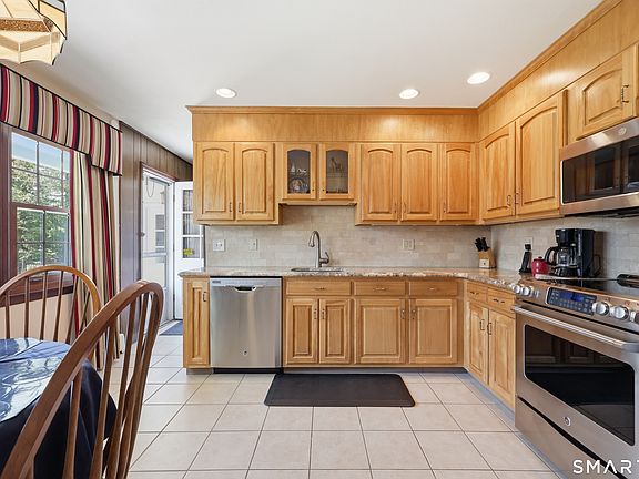 5th image of 8 Merrill Road