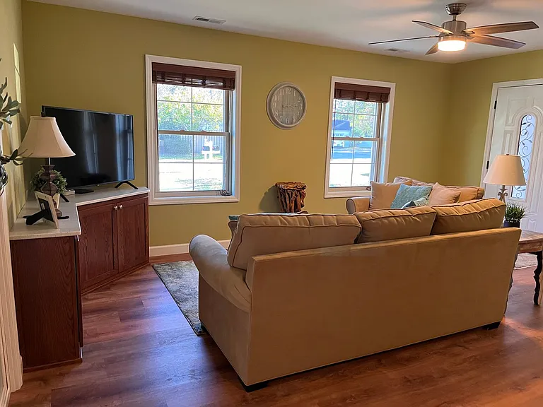 203 Fox Ln — Photo 4