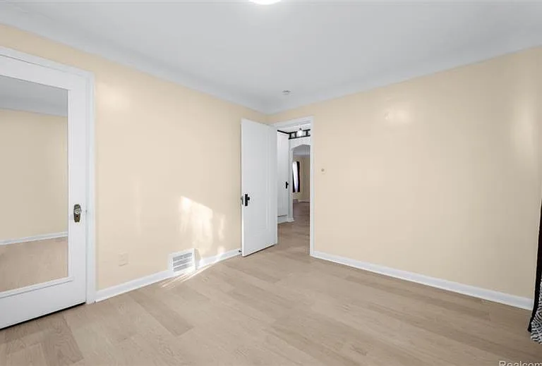 8060 Edward Ave — Photo 9
