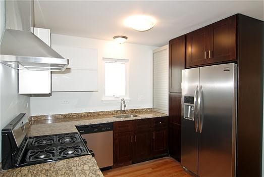 5th image of 3238 W Evergreen Ave