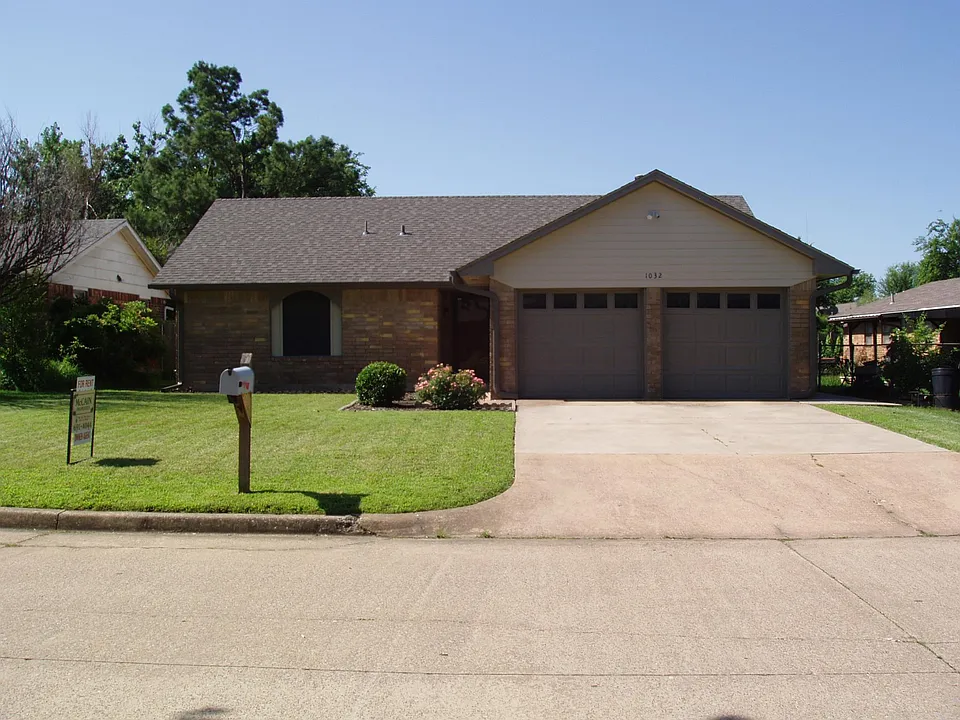 1032 NW 8th St