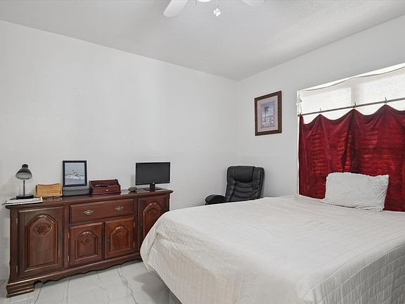 4th image of 1715 SW 21st St #2