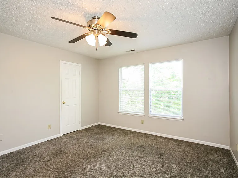 4487 Connaught East Dr — Photo 10