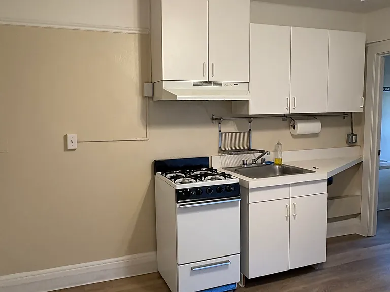 657 Everett Ave #4 — Photo 6