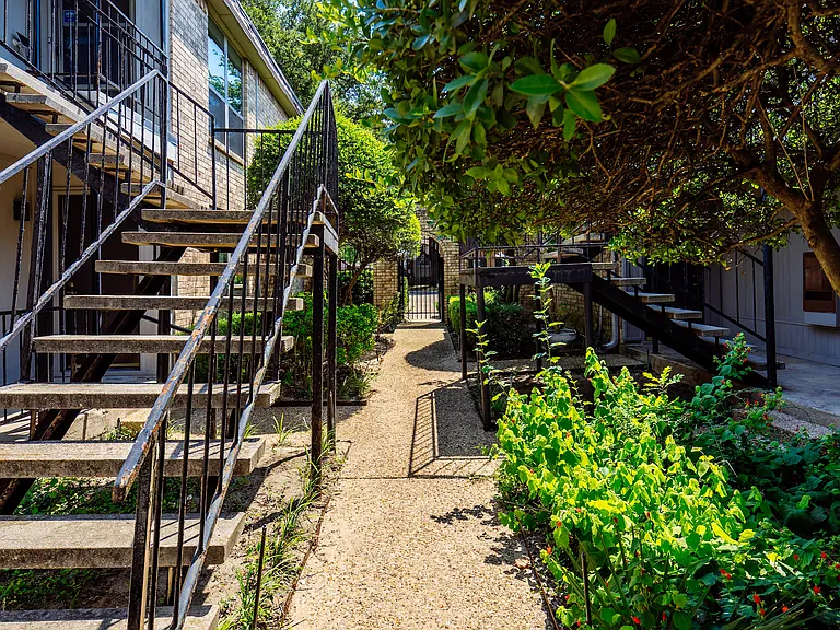 7929 Meadow Park Dr #201 — Photo 25