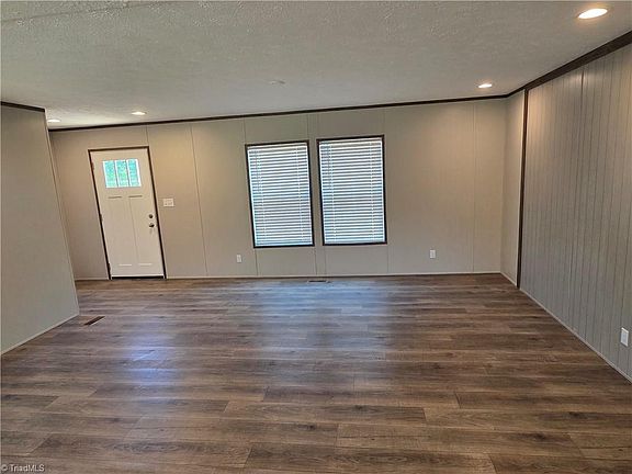 5th image of 3195 Quick Rd