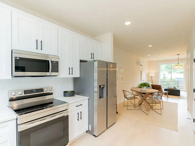 745 N Market St — Photo 4