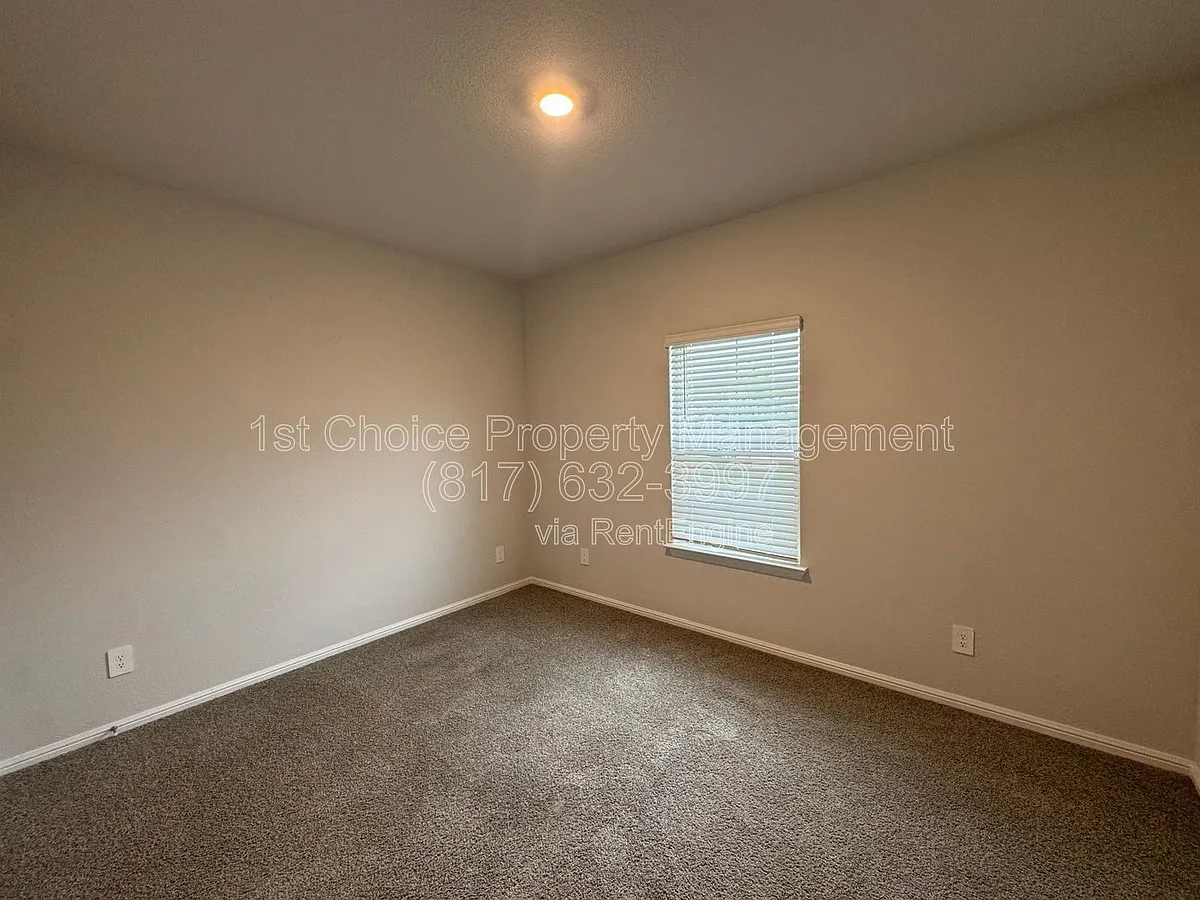 Building Photo - 7948 Oaktown Dr