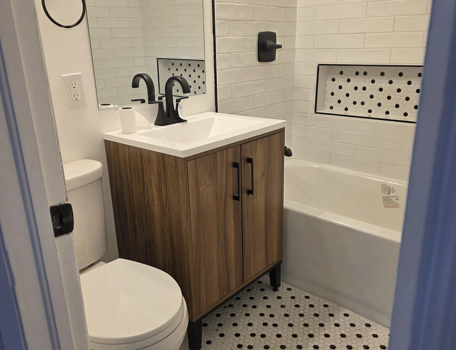 2 bed, 700 sqft, $2,180 — Photo 4