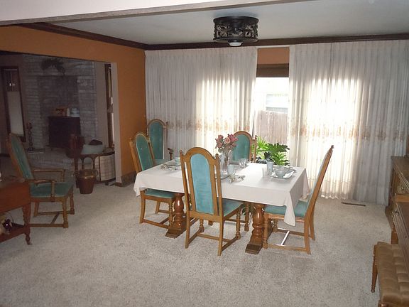 formal dinning room