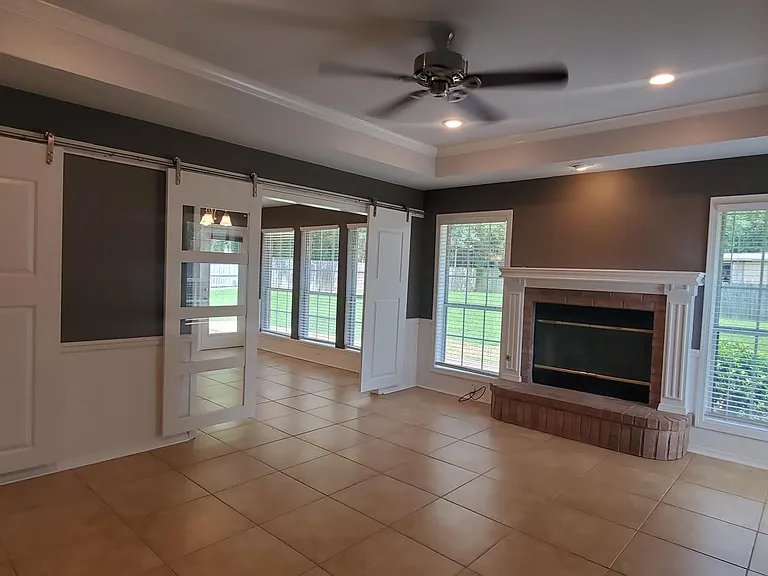 18257 Springmill Ct — Photo 6