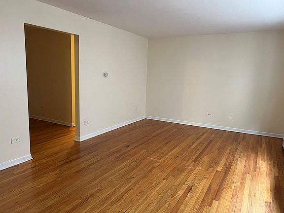 4th image of 7542 N Oakley Ave APT 2E