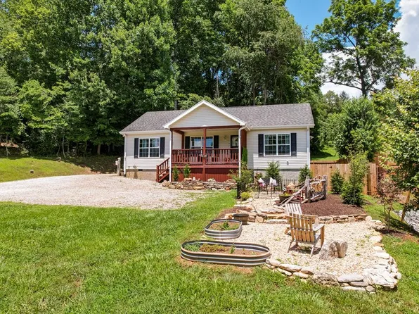 61 Eight Belles Dr, Franklin, NC 28734