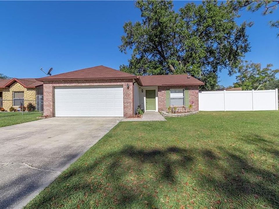 1st image of 832 Oak Manor Cir