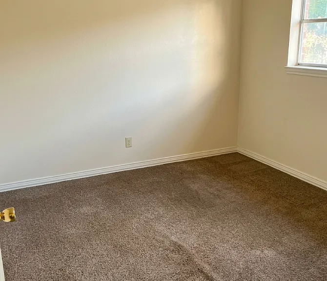 14411 Pine St #4 — Photo 1