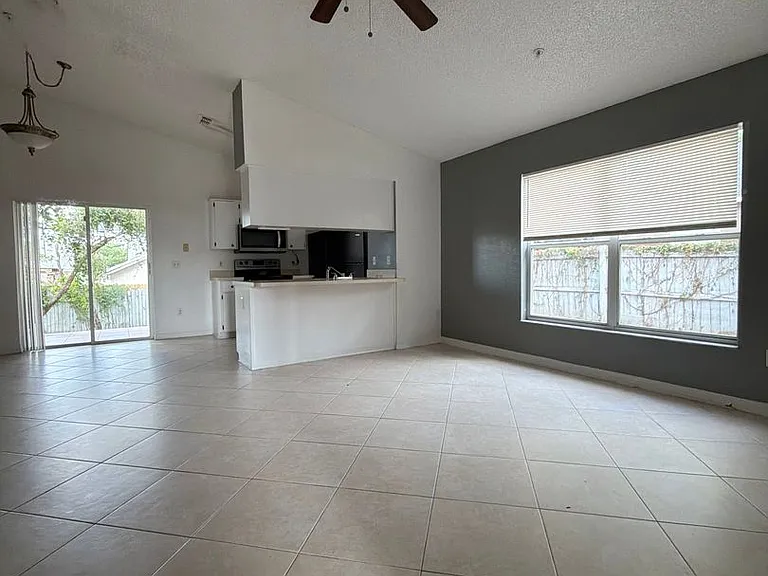 13855 Glasser Ave — Photo 2