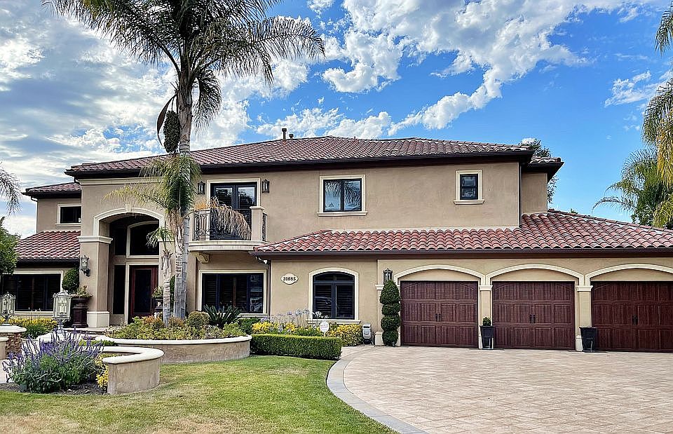1st image of 31885 Saddletree Dr