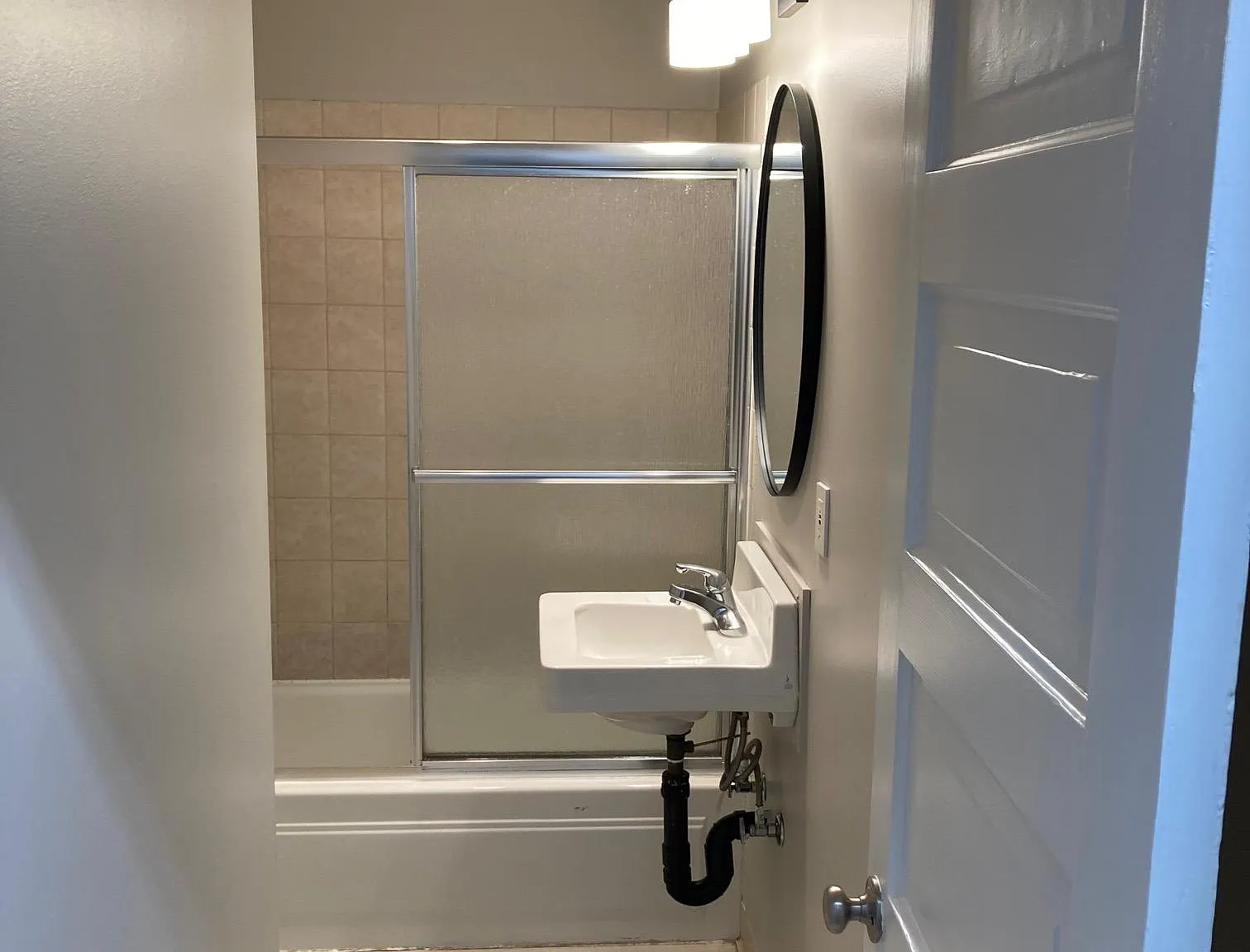 Studio, 1.5 bath, 200 sqft, $995 — Photo 3