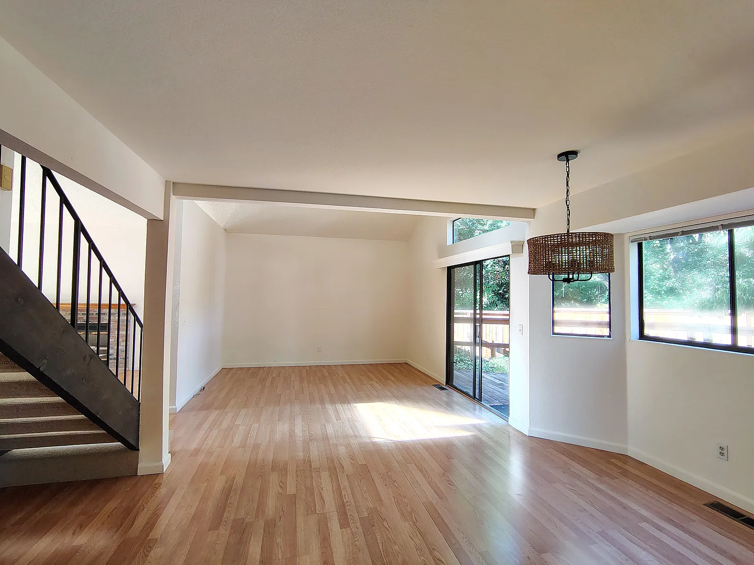 3 bed, 2.5 bath, 1525 sqft, $3,250 — Photo 3